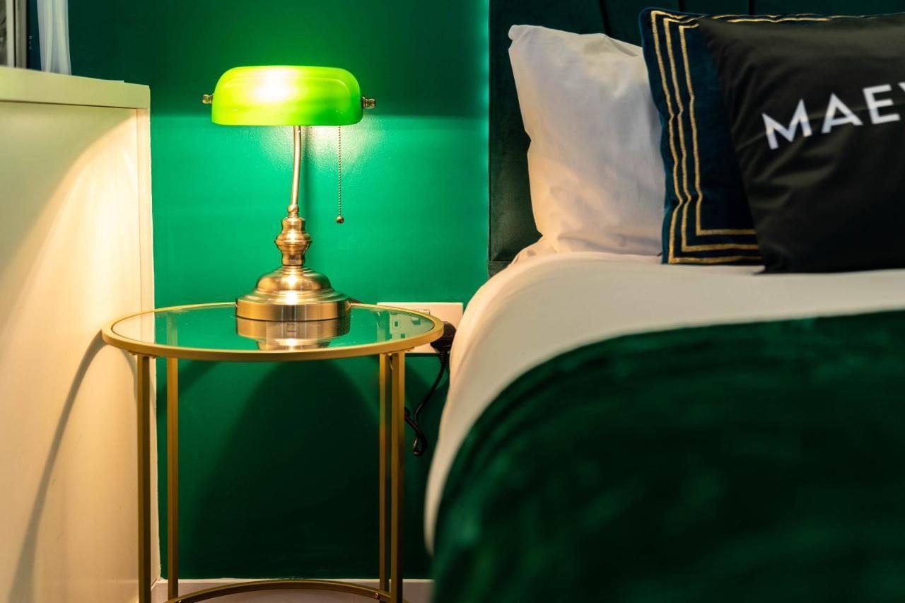 Maevela Apartments - Top Floor Rolex Themed Studio Apt Inside The Cube, Mailbox - Free Netflix & Wifi Birmingham Exteriér fotografie