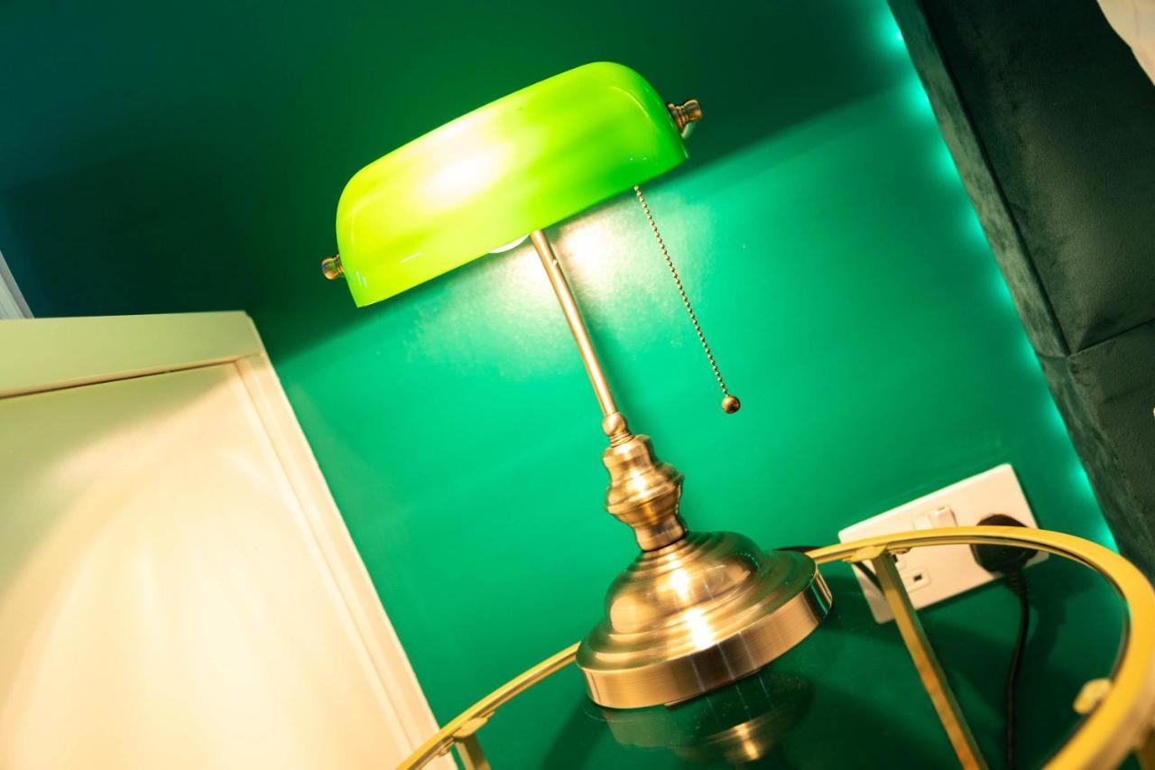 Maevela Apartments - Top Floor Rolex Themed Studio Apt Inside The Cube, Mailbox - Free Netflix & Wifi Birmingham Exteriér fotografie